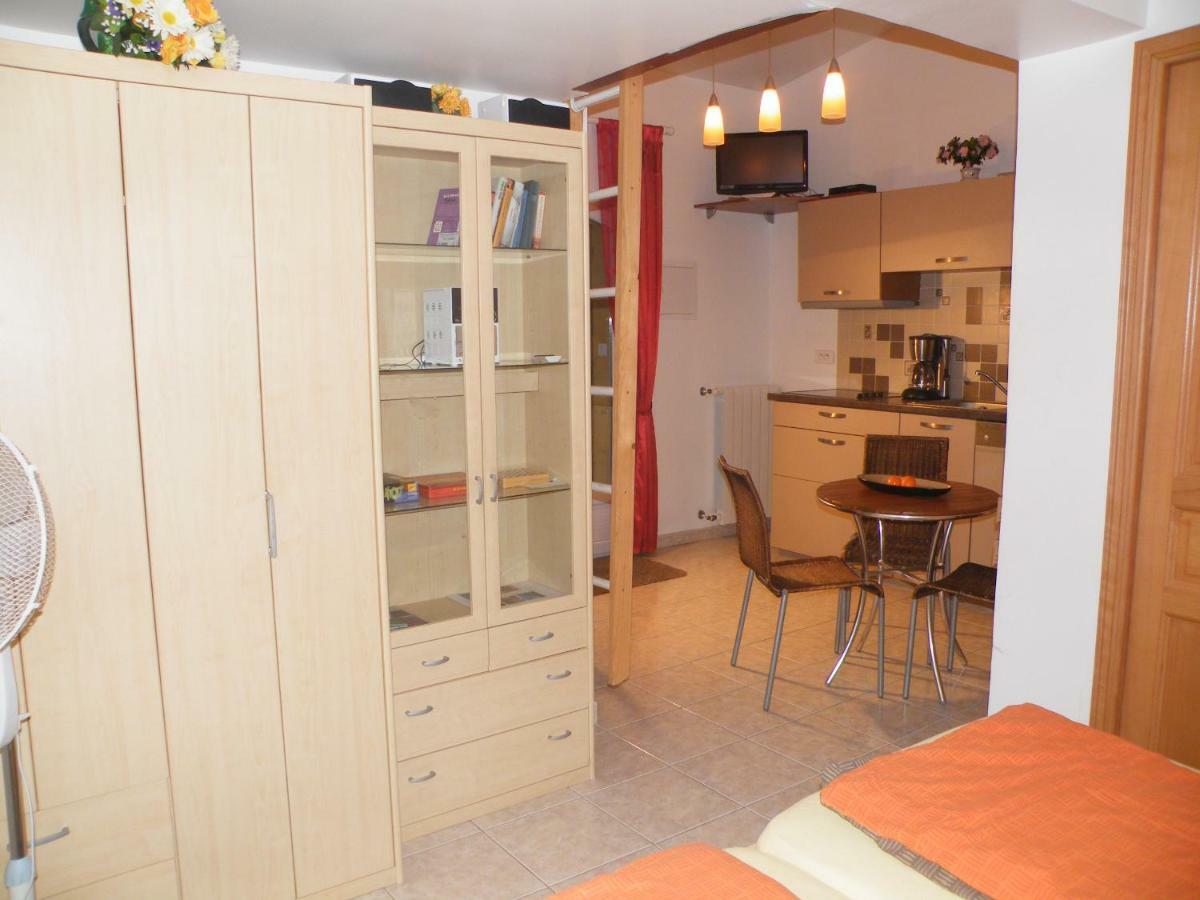 Villa Liamone Studio Fuer 3 Personen , 400 M Vom Strand, Pool, Klimaanlage Саґон Екстер'єр фото