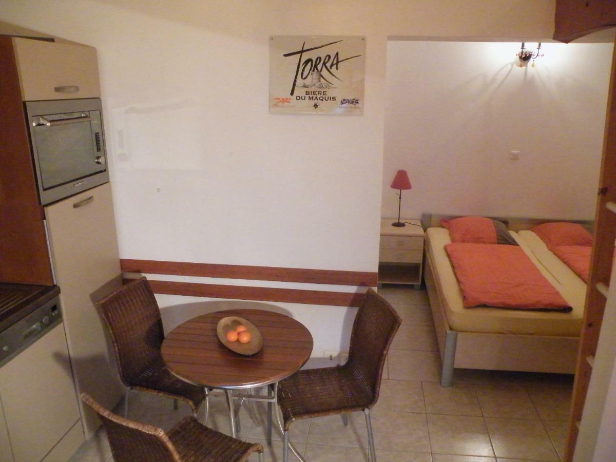 Villa Liamone Studio Fuer 3 Personen , 400 M Vom Strand, Pool, Klimaanlage Саґон Екстер'єр фото